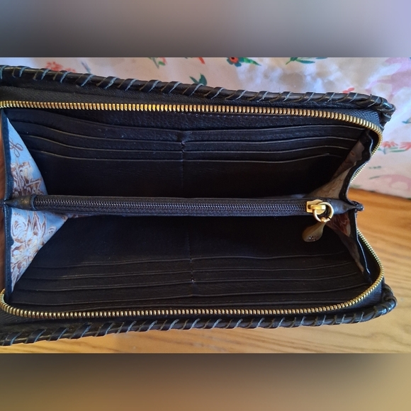 EUC HOBO International Wynn Black Smooth Leather Casual Everyday Wallet Clutch - Picture 7 of 11